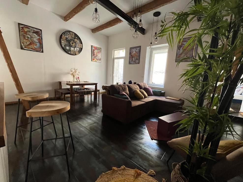 Appartement Atypique Cosy Entre Terre & Mer Marseille Exterior photo